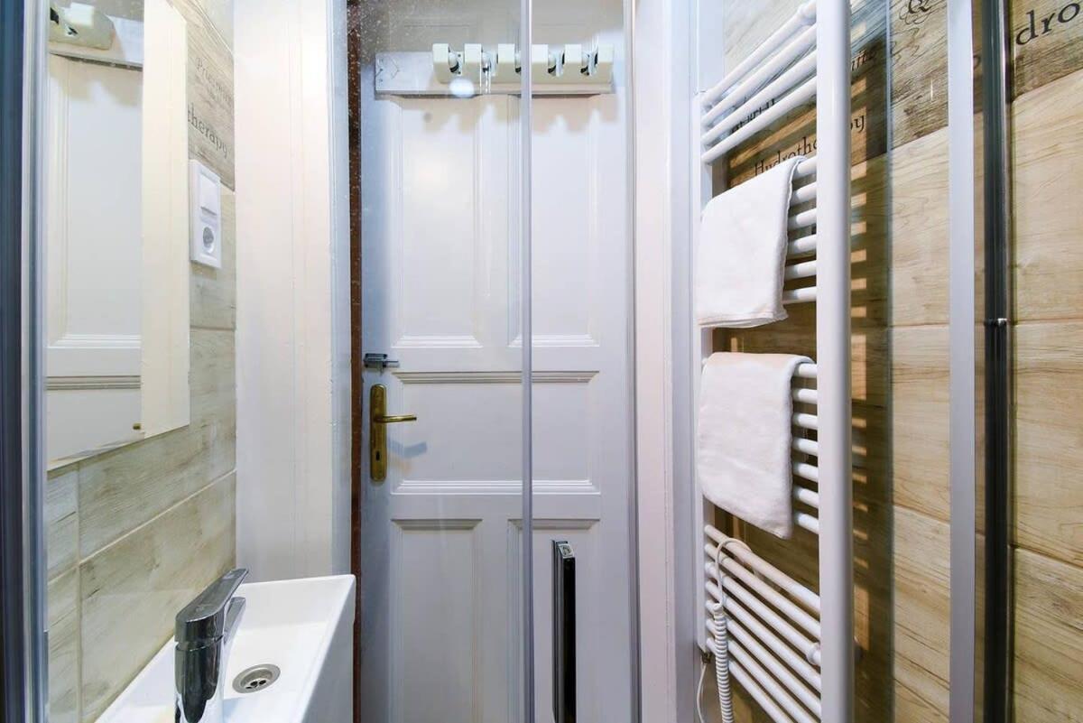 Very Central Very Spacious New Home Budapest Bagian luar foto