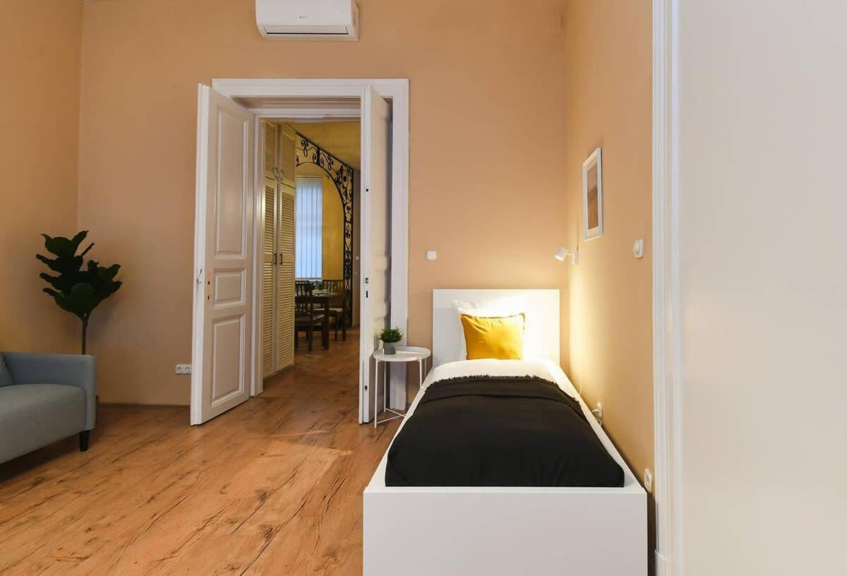 Very Central Very Spacious New Home Budapest Bagian luar foto