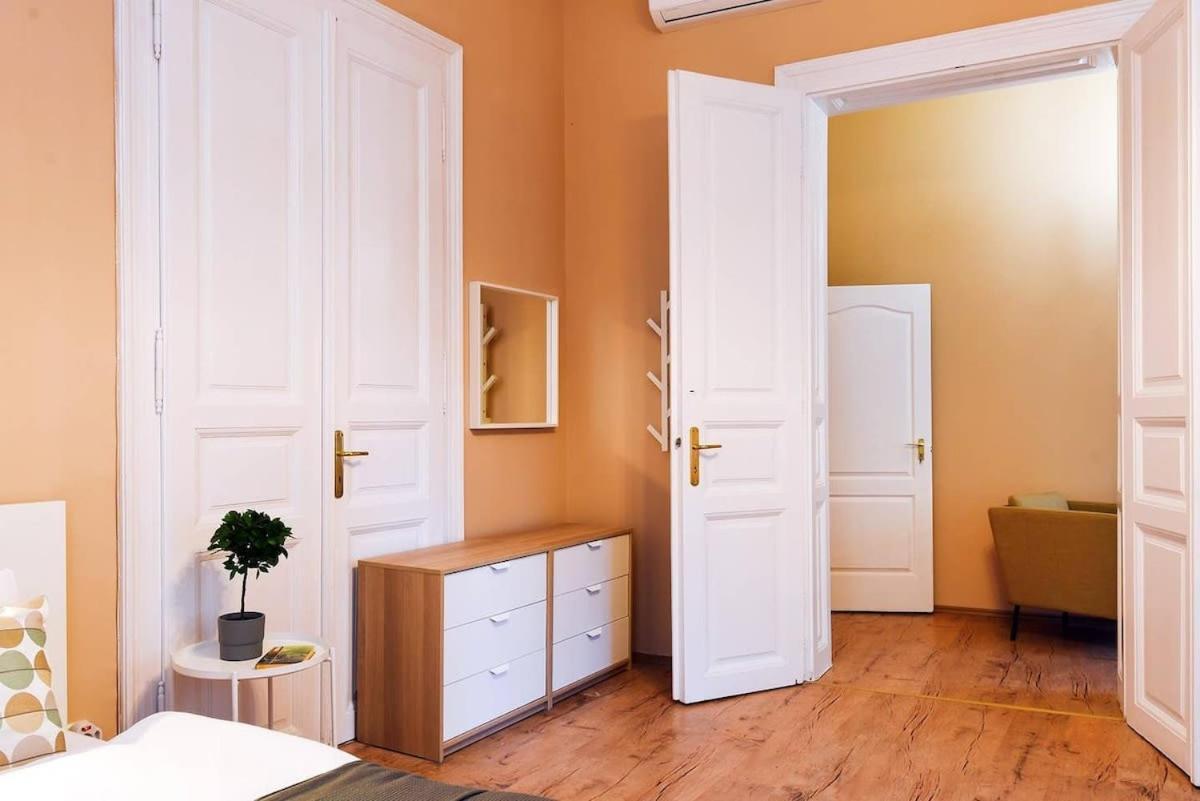 Very Central Very Spacious New Home Budapest Bagian luar foto