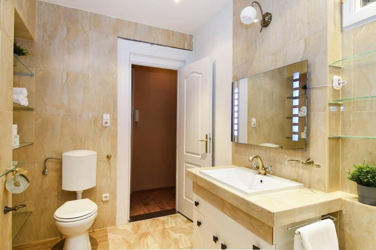 Very Central Very Spacious New Home Budapest Bagian luar foto