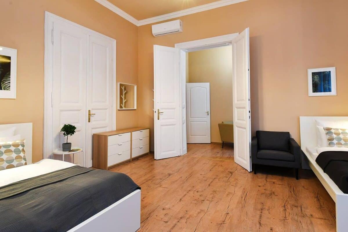 Very Central Very Spacious New Home Budapest Bagian luar foto